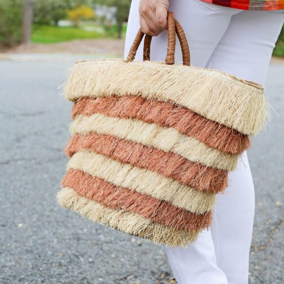 RARE Kayu Piñata Fringe Straw Tote - Picture 2 of 8